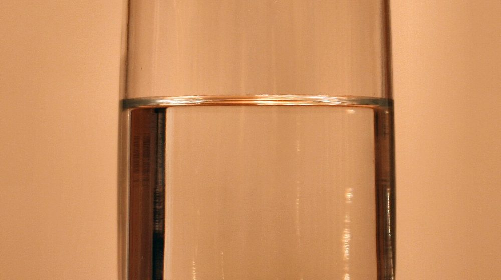 Verre d eau pour hydratation, prevention diabete et canicule, soins infirmiers a domicile a Riorges